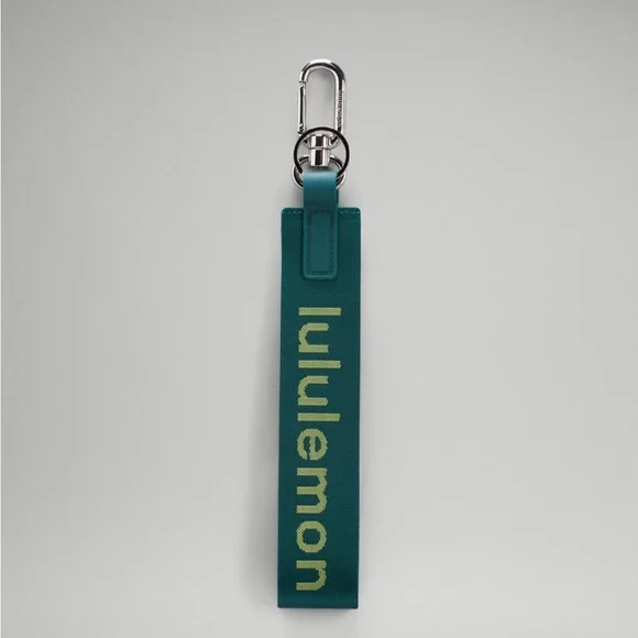 ✨Sold✨Lululemon • Never Lost Keychain - Picture 1 of 4